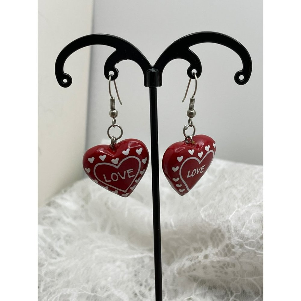 Red / White Lightweight Love Heart Earrings - Picture 4 of 10